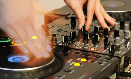 dj-para-bodas-en-barcelona dj-para-bodas-en-barcelona