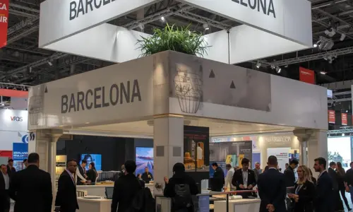 Trade fair stand in Barcelona with visitors Trade fair stand in Barcelona with visitors