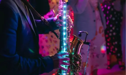 saxofonista-led saxofonista-led
